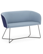 Bequemes Sofa mit Kufengestell 'Nost-Naudu'