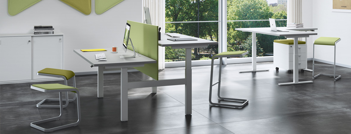 Büromöbel-Serie Steh-Sitz-Tische 'Up&Up'